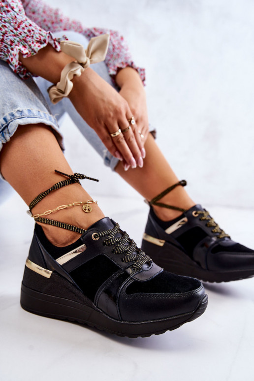 Pealiste omad seemisnakhsed spordijalatsid Kiilu peal msuud Larson