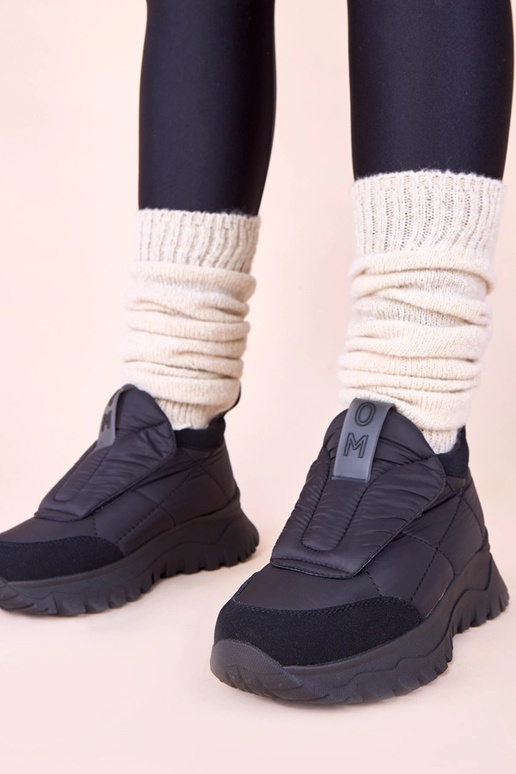 Mustad naiste lumebootid...