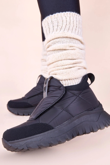 Mustad naiste lumebootid... 2