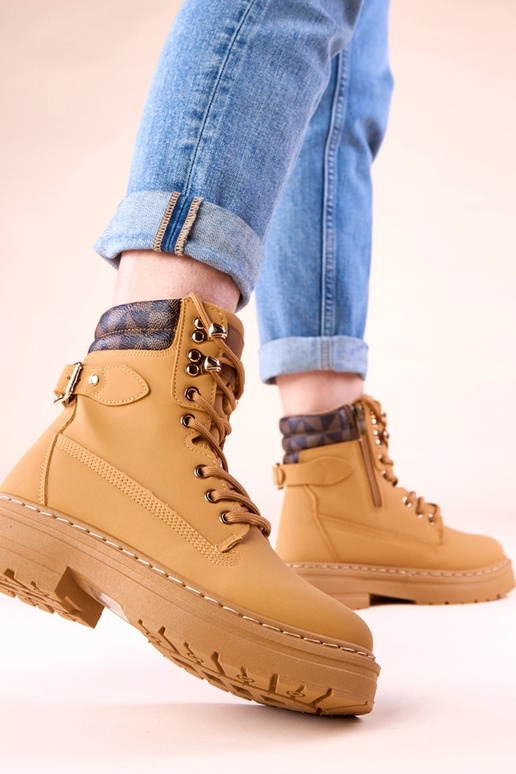 Pruunid soojad traperid matist...