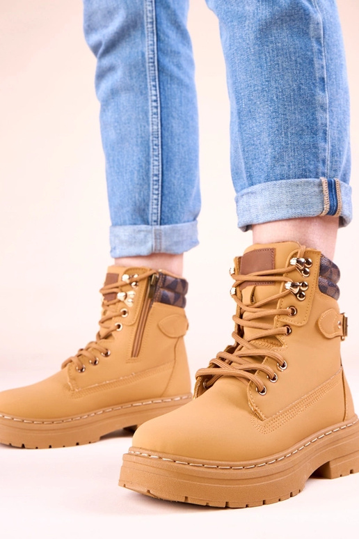 Pruunid soojad traperid matist...