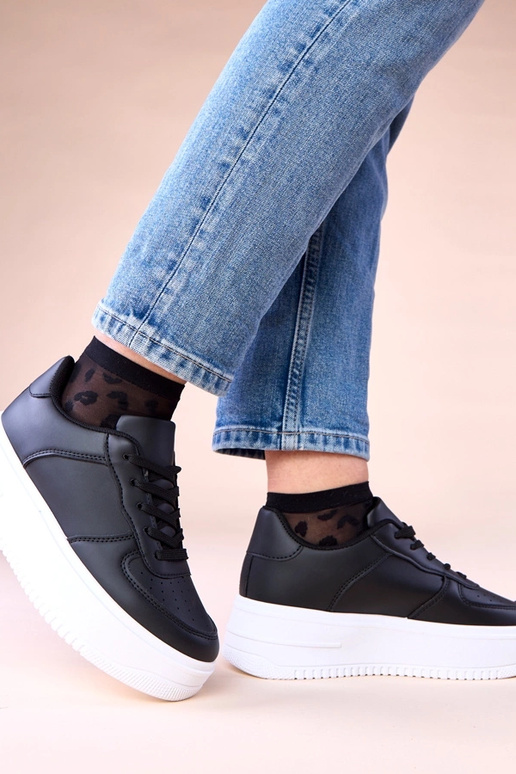 Mustad platvormi spordikingad Avita