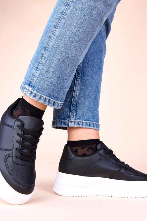 Mustad platvormi spordikingad Avita