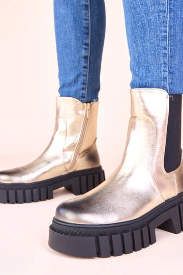 Kuldne platvormsaapad...