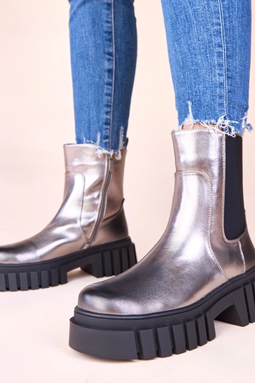 Hõbedased platvormsaapad...