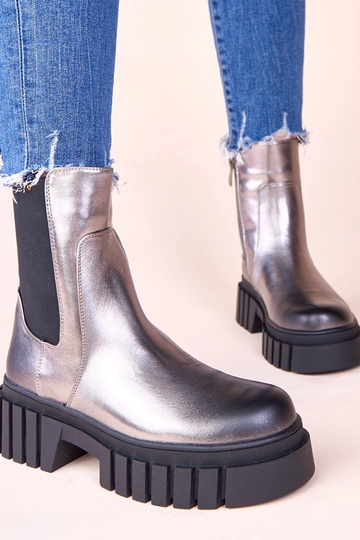 Hõbedased platvormsaapad... 2