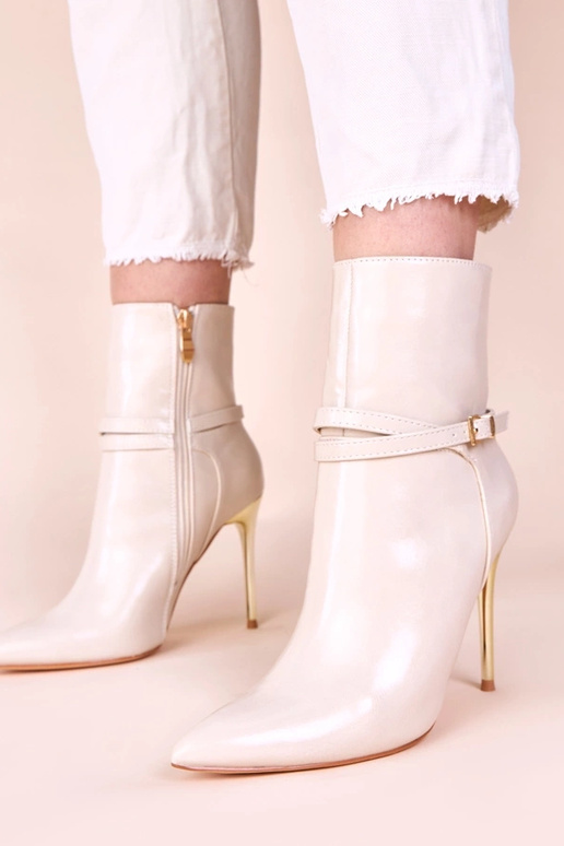 Liivakarva saapad kuldsel kontsil...