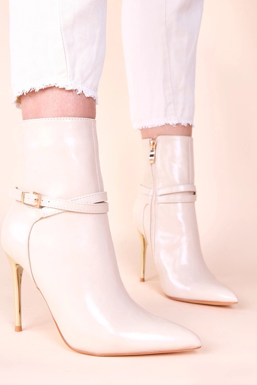 Liivakarva saapad kuldsel kontsil...