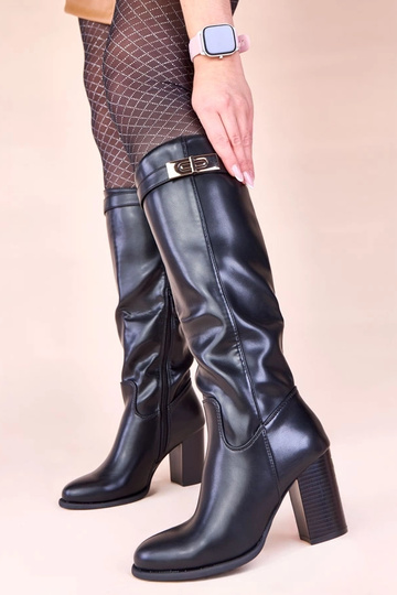 Mustad pikkade varbaga... 2