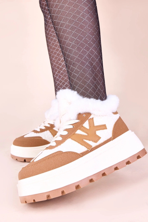 Pruunid karusnahaga vooderdatud...