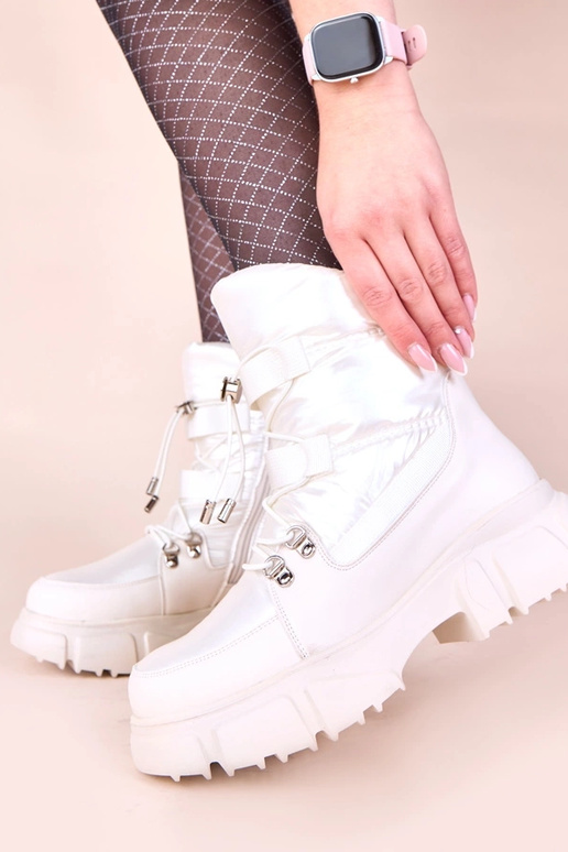 Valged lumised saapad pärliläikega,...