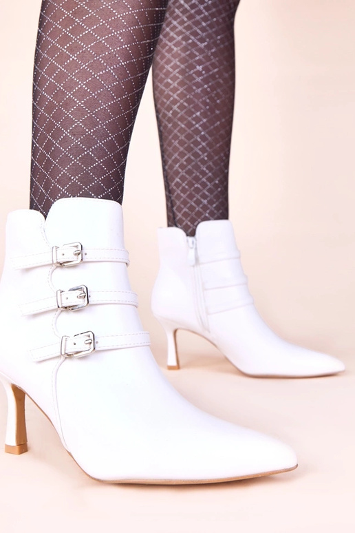 Valged kõrged kontsad saapad...