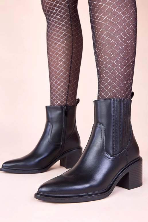 Mustad saapad kontsaga ja elastse...