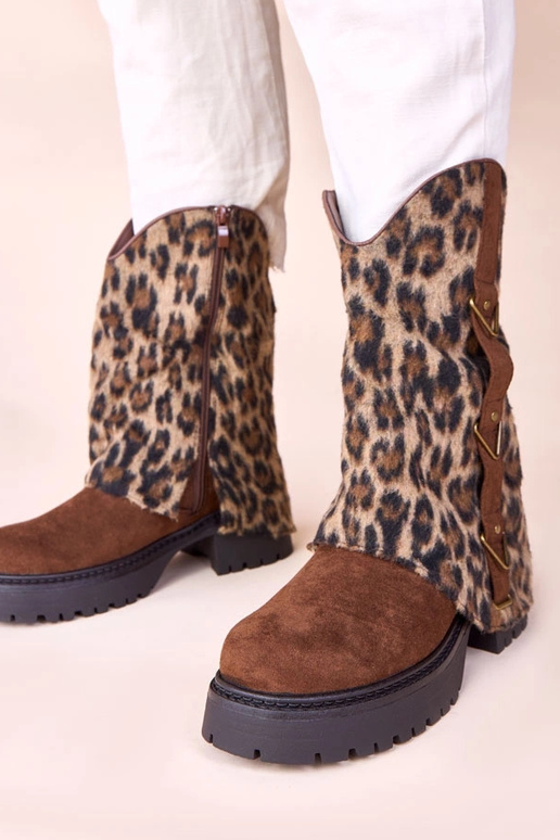 Pruunid saapad tiigri mustriga ümber...