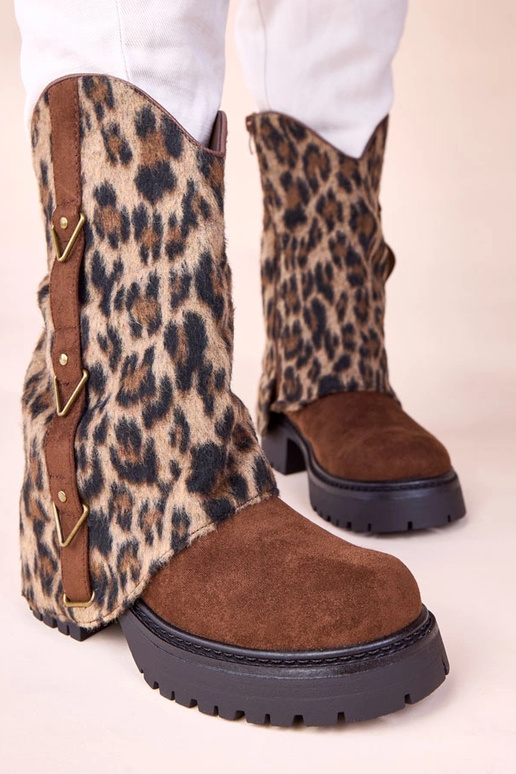 Pruunid saapad tiigri mustriga ümber...