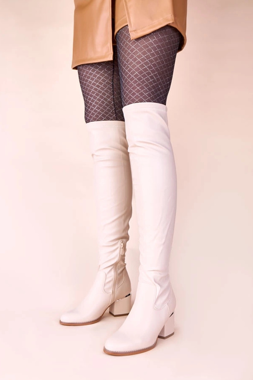 Liivakarva pikad saapad üle põlve...