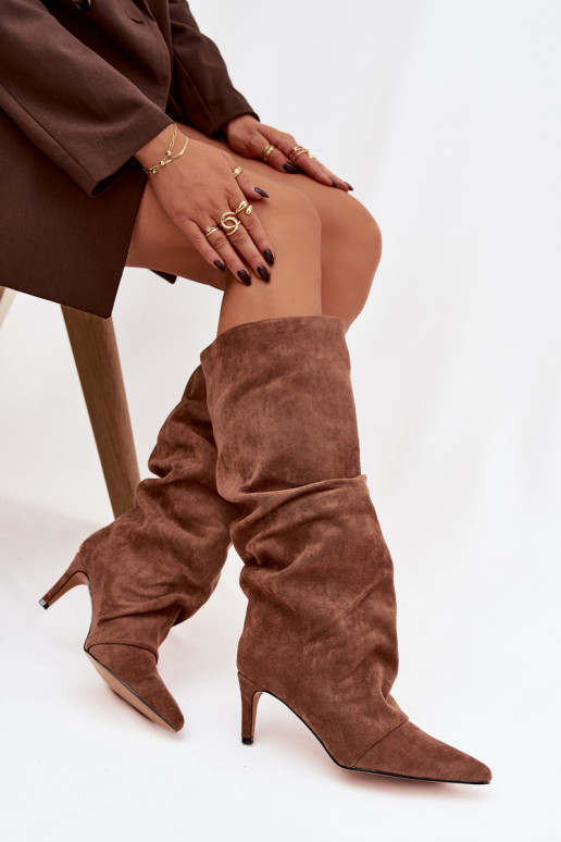 Kortsus pika säärega saapad kõrge jämeda kontsagaEco Suedeu voodriga beeži värvi Sellel onvella