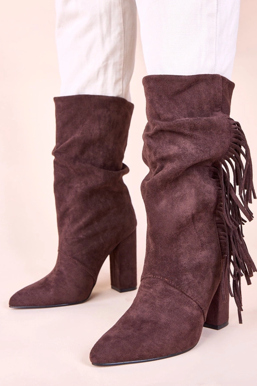 Pruunad saapad madalal kontsal,...