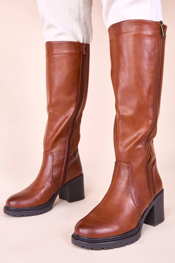 Pruunad pikad saapad...