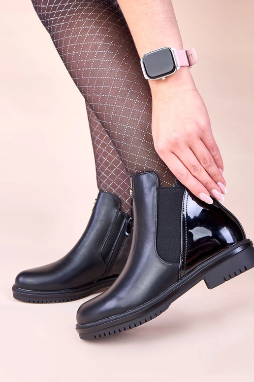 Mustad mati klassikalised poolsaapad...