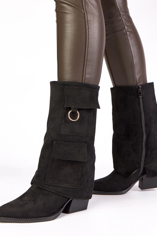 Mustad poolsaapad kontsal taskutega...