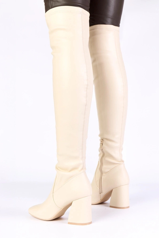 Kreemjas pikad saapad põlvedest üle...