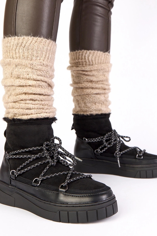 Must soe nööpidega lume saapad...