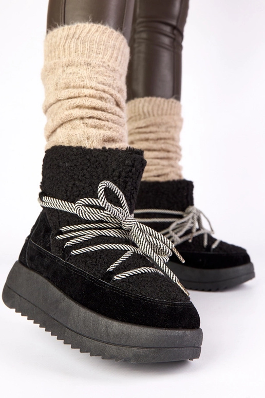 Must soe nööpidega lume saapad...