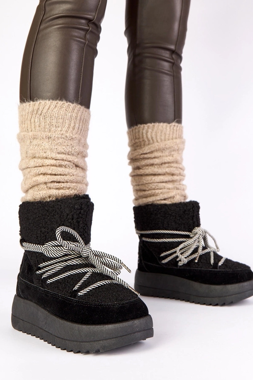 Must soe nööpidega lume saapad...