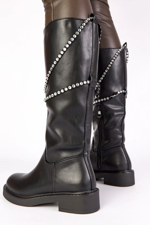 Roisini mustad saapad, kaunistatud...