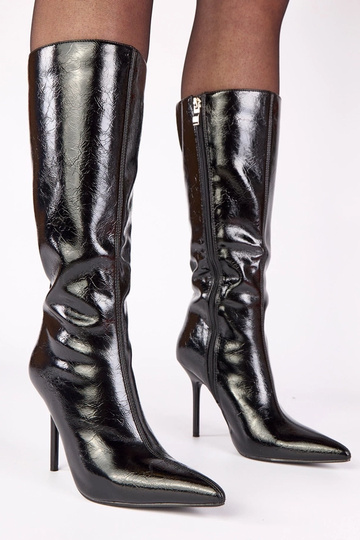 Kiara mustad lakitud saapad... 2