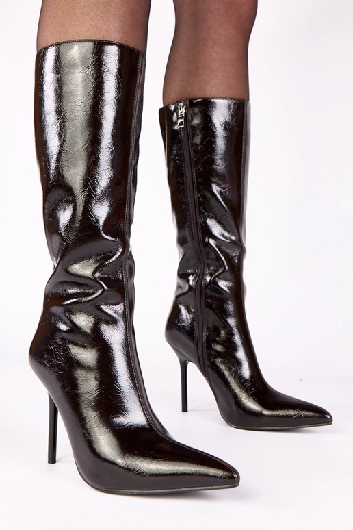 Kiara pruunid lakitud saapad kõrgel...