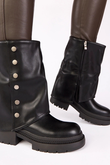 Carla mustad saapad... 2