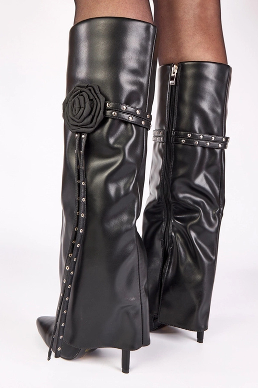 Ida mustad saapad kõrgel kontsal...