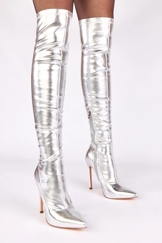 Delisa hõbedased saapad kõrgel...