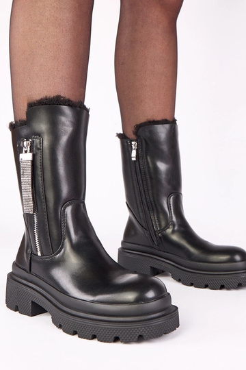 Asta mustad sisetõmmatavad... 2