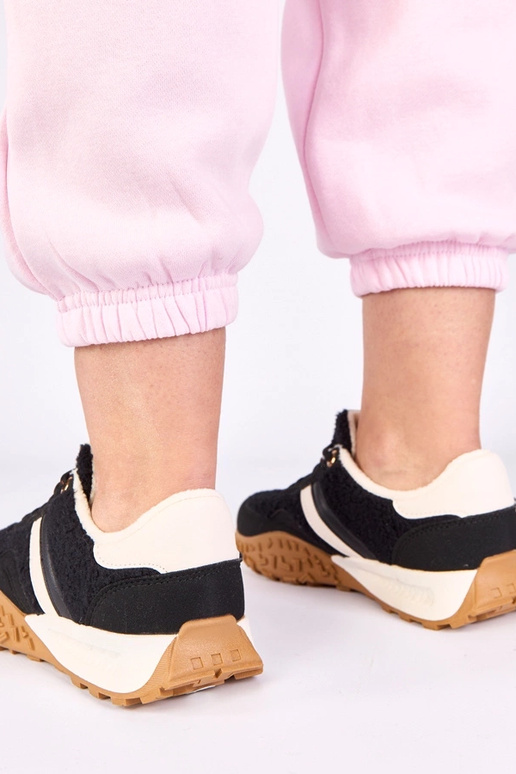 Musta sooja voodriga spordijalatsid...