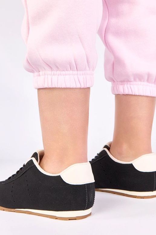 Musta spordijalatsid valge aktsendiga...