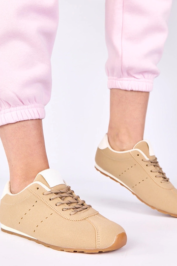 Kreemikas spordijalatsid... 2