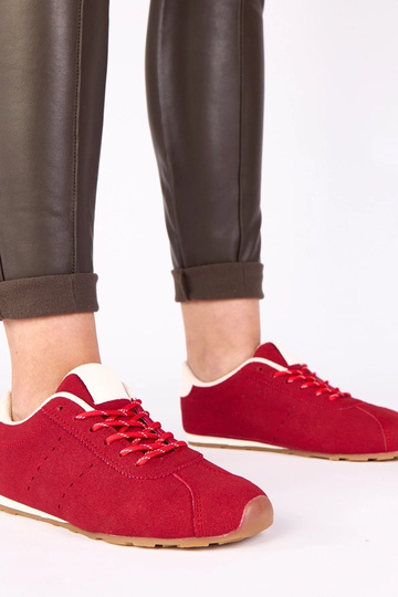 Punased spordijalatsid...