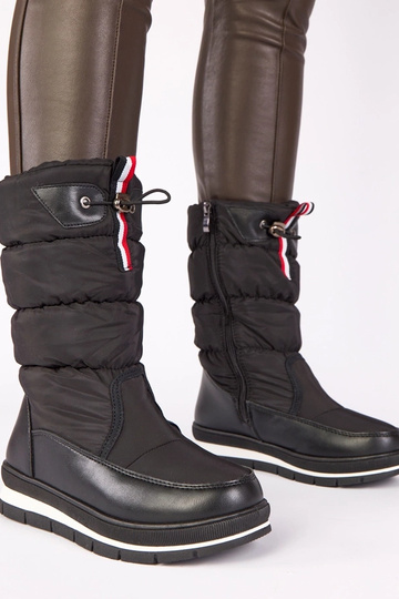 Musta lumesaapad madalal... 2