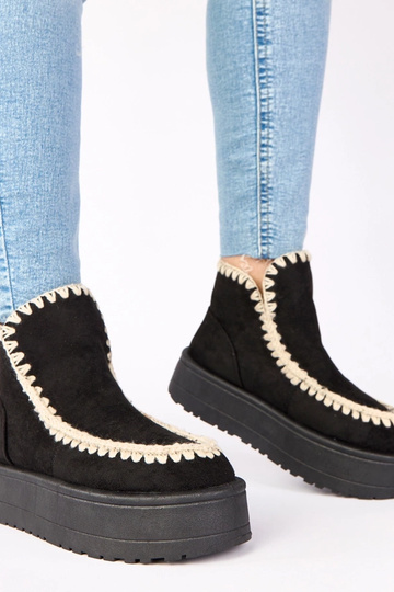 Mustad lumesaapad... 2