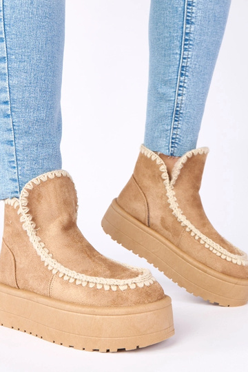 Tumedad beežid lumesaapad... 2