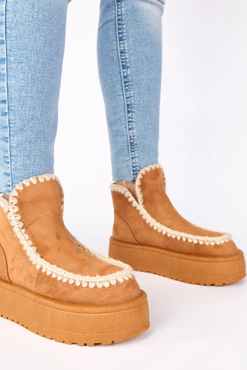 Pruunid lumesaapad...