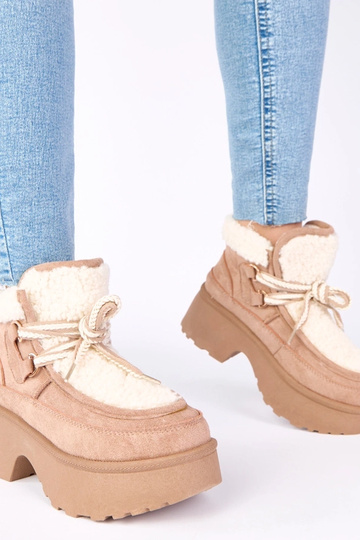 Tumedad beežid lumesaapad... 2