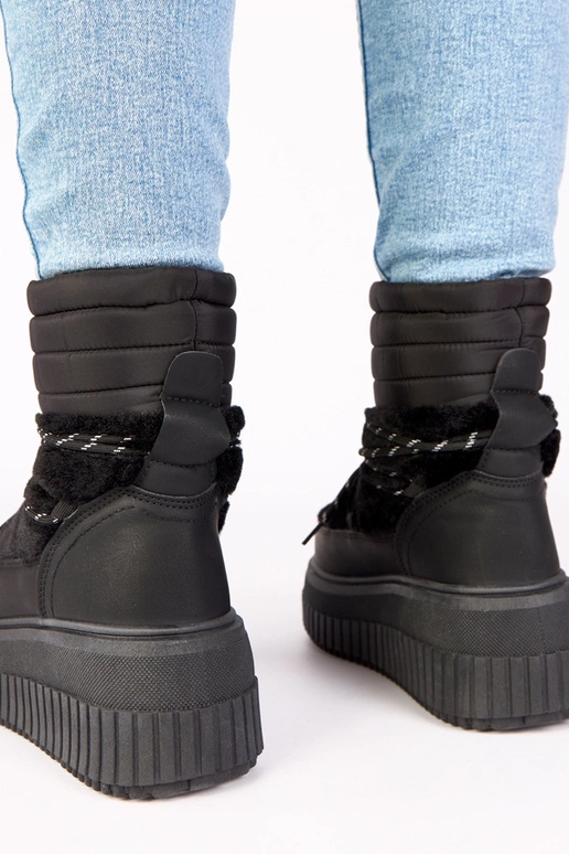 Mustad lumesaapad platvormil karvaga,...