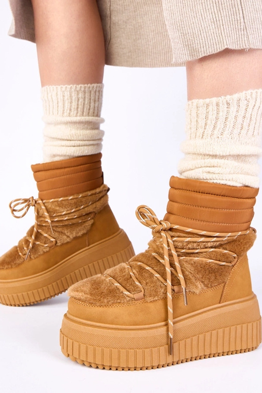 Pruunid lumesaapad platvormil...