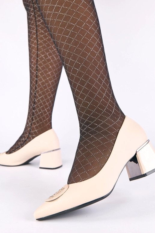 Kreemi värvi naiste kingad kontsaga...