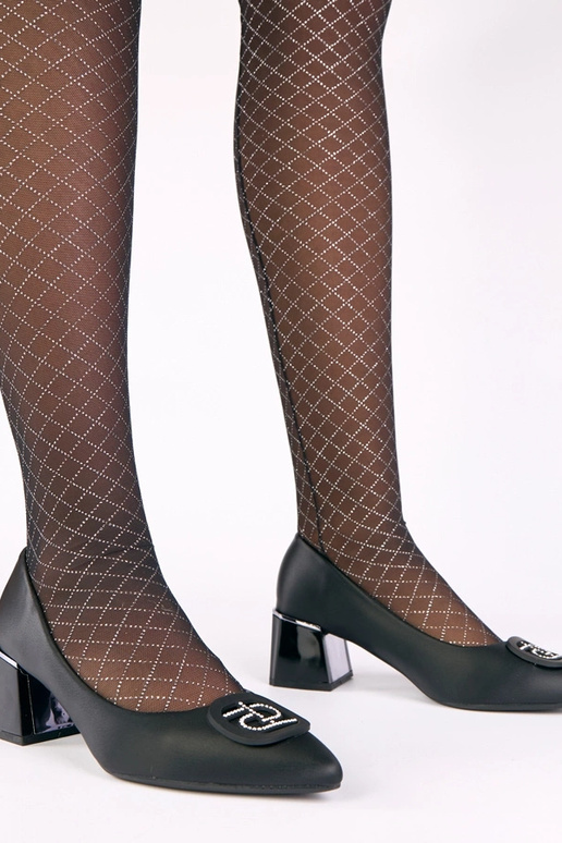 Mustad naiste kingad kontsaga...