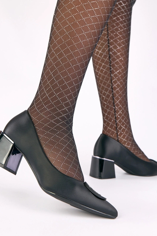 Mustad naiste kingad kontsaga...